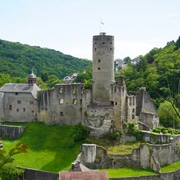 Blick auf Burg Eppstein vom Taunus Schinderhannes Steig