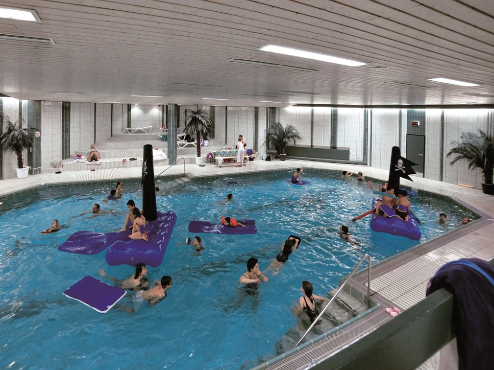 Badespaß im Hallenbad des Kurhaus Bad Camberg