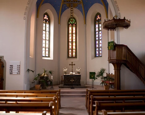 Schlichte Eleganz im Innenraum.