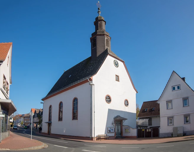 Ein kleines Schmuckstück im Herzen von Köppern - die Evangelische Kirche.
