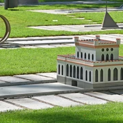 Minigolf,  Gotisches Haus
