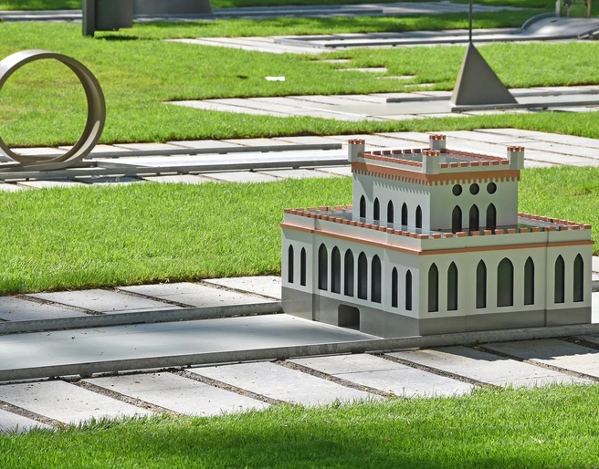 Minigolf, Gotisches Haus