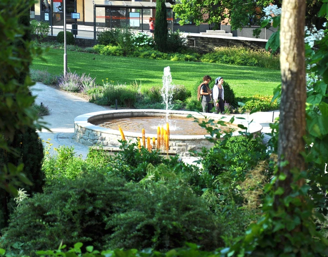 Brunnen im Schulgarten Foto KKK