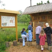 Insektenhotel auf Erlebnisobstwiese FR