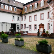 Kleinkunstbühne Garniers Keller im historischen Institut Garnier