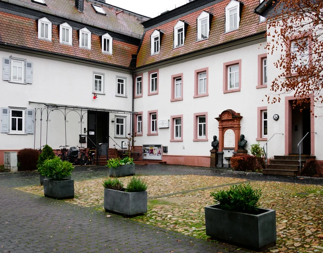 Kleinkunstbühne Garniers Keller im historischen Institut Garnier