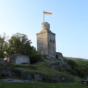Bergfried der Burgruine Falkenstein