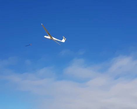 Segelflugzeug in der Luft Segelflugzeug in der Luft. Der Himmel ist blau