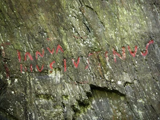 Inschrift auf den Justinusfelsen