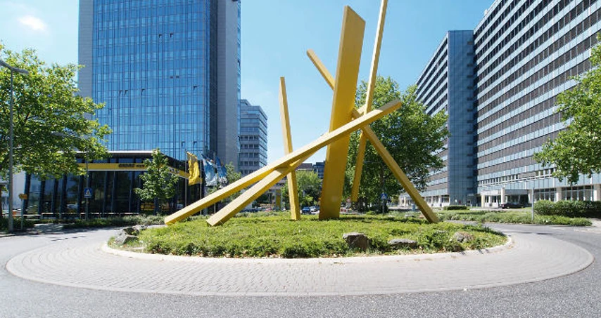 John Henry "Fulcrum" (2001) seit 2002 in Eschborn