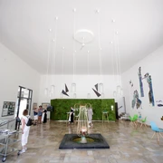 Weinbrunnen mit Tourist-Info von März bis Oktober