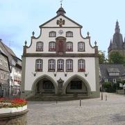 Rathaus mit Brunnen