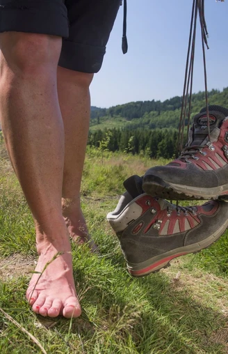 Barfuss gehen auf dem Kneippweg