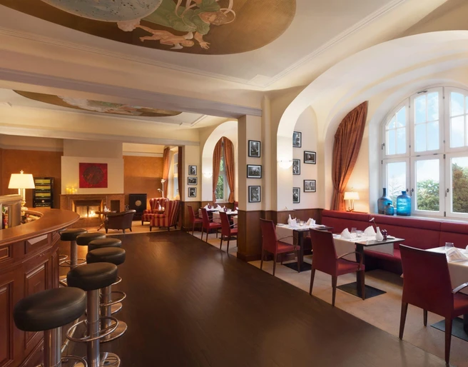 Raffaels Bar im Falkenstein Grand