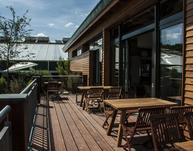Terrasse des Restaurants Lodge im Opel-Zoo