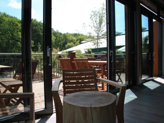 Terrasse des Restaurants Lodge im Opel-Zoo