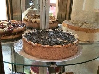 Alle Kuchen und Torten sind hausgemacht