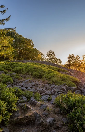 Unweit des Wanderweges befindet sich die Weiße Mauer