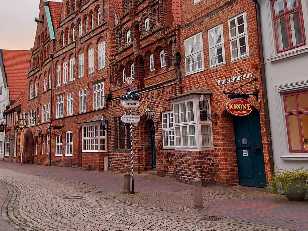 Brauereimuseum & Krone_©-Lüneburg Marketing GmbH.jpg Außenansicht Brauereimuseum Lüneburg in der Heiligenstraße