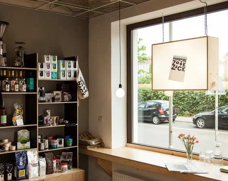 Espresso-Zack-Zack - Gastronomie in Leipzig Im Café Zack Zack werden auch kleine Geschenkartikel verkauft.