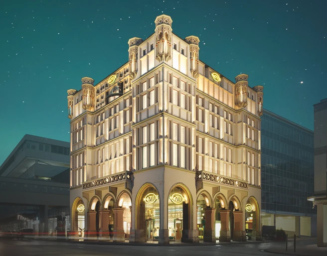 4711 Dufthaus bei Nacht Illuminierte, historische Fassaden eines prächtigen, mehrstöckigen Gebäudes bei Nacht.</p>Illuminated, historic facades of a magnificent, multi-storey building at night.</p> <p