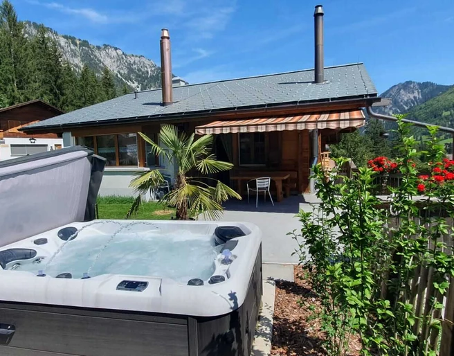 Garten mit Whirlpool