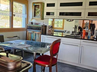 Küche mit Esstisch