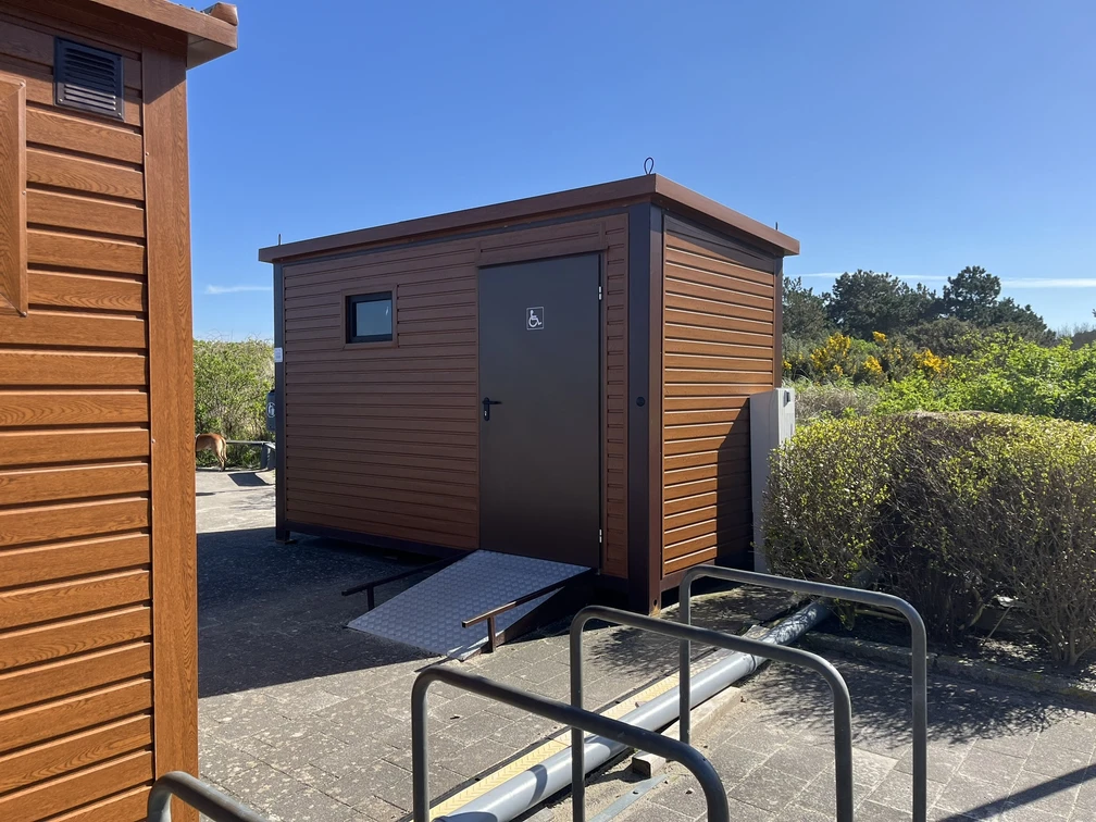 barrierefreie Toilette am Hörnumer Leuchtturm