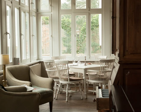 Waldesruh am See_Innenansicht Wintergarten.jpg