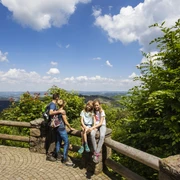 Familie macht Pause an der Hohen Bracht Familie macht Pause an der Hohen Bracht