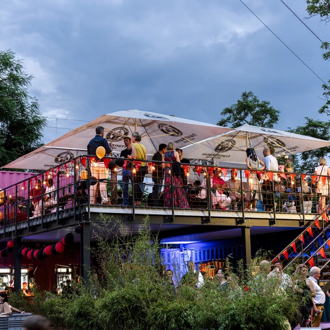 Container Bar mit Terrasse der Eventlocation Kunstkraftwerk Leipzig | Leipzig Convention Bureau
