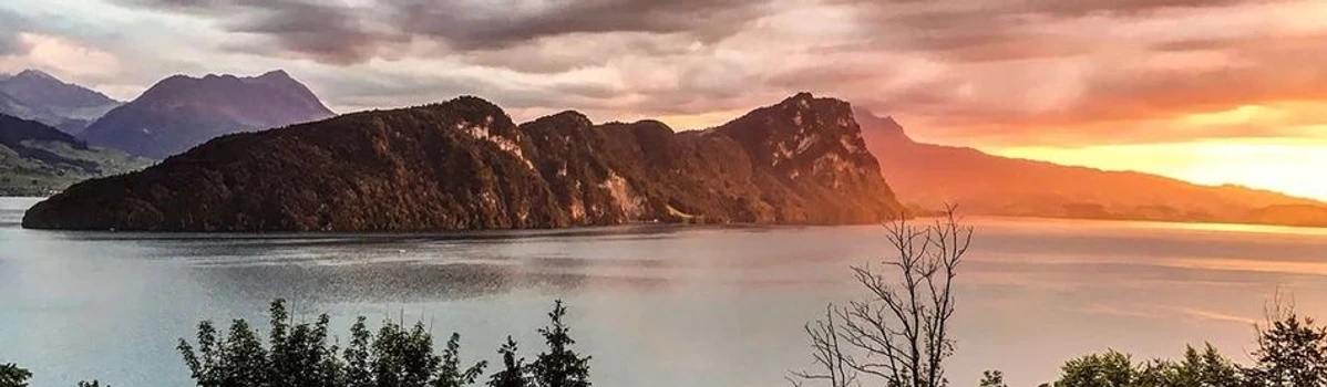 Weingut Mätzli Aussicht vom Weingut MätzliView from the Mätzli wineryVue depuis le domaine viticole Mätzli