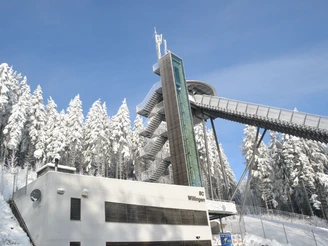 Anlaufturm Mühlenkopfschanze im Winter Anlaufturm Mühlenkopfschanze im Winter