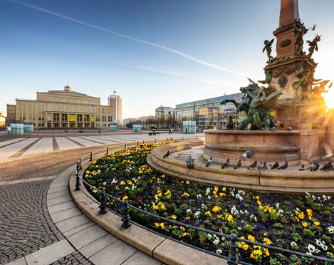 Mendebrunnen und Oper Leipzig - Musikstadt Leipzig Vom Mendebrunnen auf dem Augustusplatz hat man einen tollen Blick auf die Leipziger Oper.