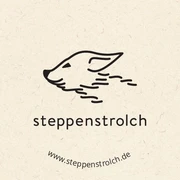 steppenstrolch_Aufkleber.jpg Logo mit einem fuchsartigen Symbol und dem Titel "steppenstrolch" darunter.