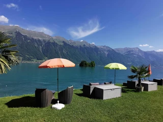 strandbad-iseltwald-lounge-aussicht-brienzersee.jpg