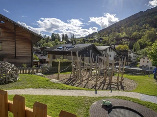 Spielplatz Schulhaus Fiesch  Spielplatz Schulhaus Fiesch in der Aletsch Arena