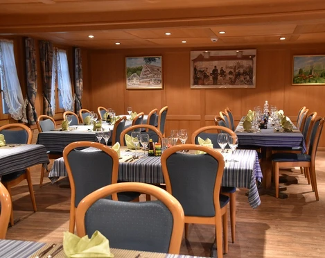 The cosy dining room of the Hotel Löwen