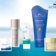 Biomaris "Gesundheit & Schönheit aus dem Meer“ Zu sehen ist ein Werbebild mit verschiedenen Produkten aus der Biomaris Produktpalette.