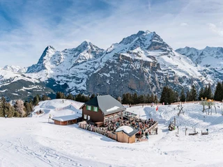 allmendhubel-restaurant-winter-schnee.jpg