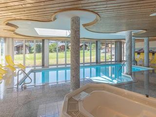 Hallenbad nach Sueden