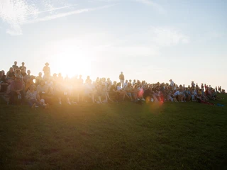Hooksieler-Pferderennbahn-Zuschauer_Eric Janßen.jpg