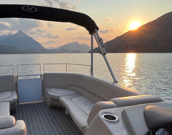boat-tours-interlaken-thunersee-sonenuntergang-niesen.jpg