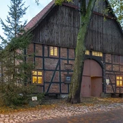 Bad-Driburg_weberhaus_alhausen_06_F.W.W.-Noltenhans.jpg Friedrich Wilhelm Weber Museum Alhausen von außen.