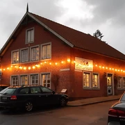 Ditmarsium mit Weihnachtsbeleuchtung