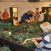 adventskrankbinden_burger-waldmuseum_dsc_7955