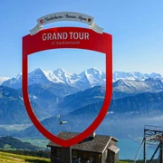 foto-spot-niesen-sommer-wanderer-dreigestirn.jpg
