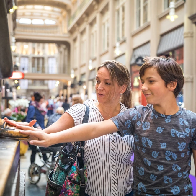 maedler-passage-leipzig-eingang-auerbachs-keller-faust-mephisto-c-philipp-kirschner-leipzig-travel.jpg