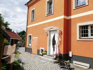 gepflegter Eingangsbereich ins Haus