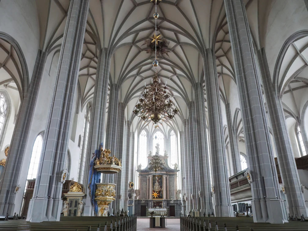 peterskirche-sonnenorgel-c-martin-doering-denoiseaI-low-light.jpg